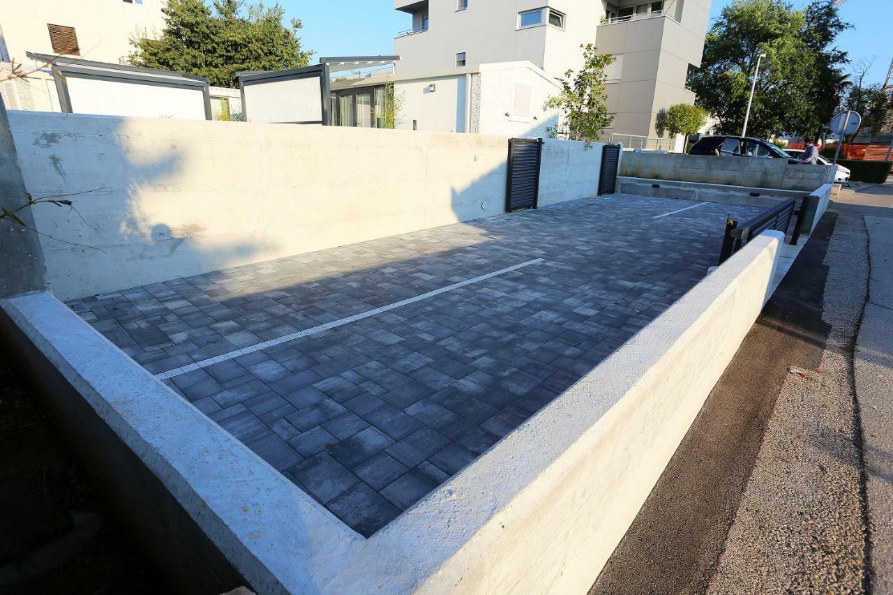 First Apartment Zadar Exterior photo
