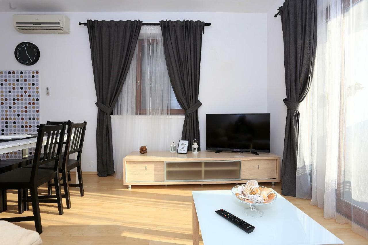 First Apartment Zadar Exterior photo